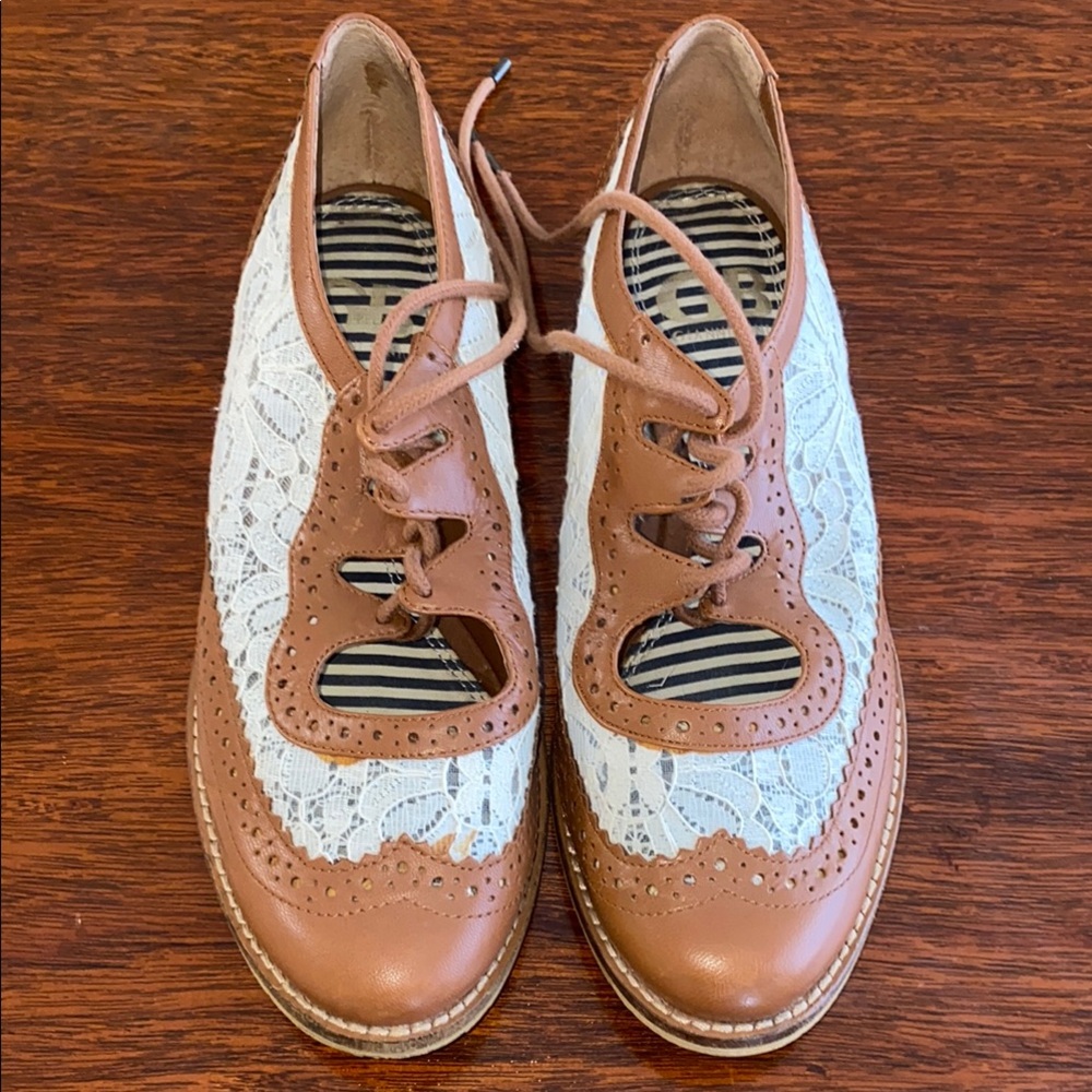 Gianni Bini Brown and Cream Lace Flats
